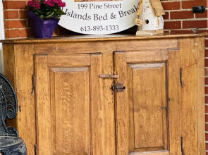 1000 Islands B&B – The Bulloch House