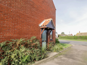 2 Waxham Court