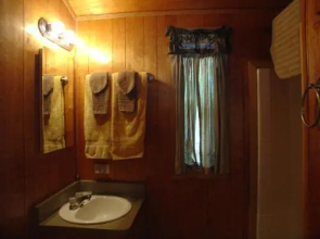 Idyllwild Camping Resort Cabin