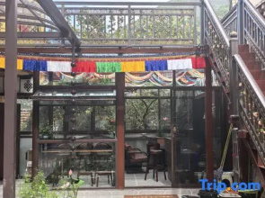 Zang Jinyue Lodge (Kangding Love Song Square Liuliu City Branch)
