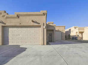 1 Mi to Lake: Airy Home w/ Patio in Lake Havasu!