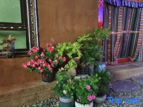 Batang Yimu Sheye Homestay