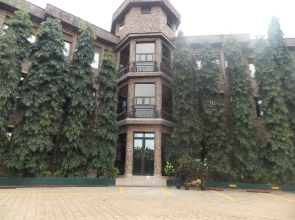 Discovery Courts Hotel