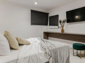 Lagoon Luxury Suites