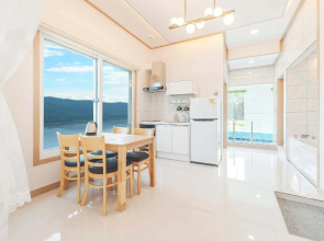 Gapyeong Ribbon Poolvilla Pension