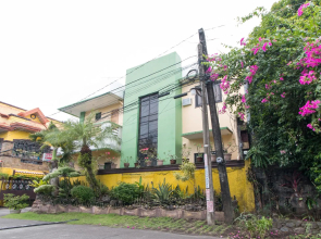 RedDoorz near Mariners Legazpi