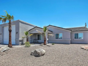 3 Mi to Lake Havasu State Park: Home w/ Pool!
