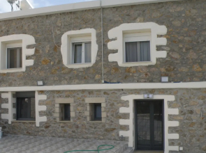 "tratidional House in Kalivos"