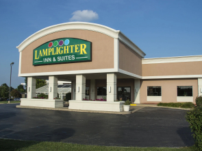 Lamplighter Inn & Suites - North
