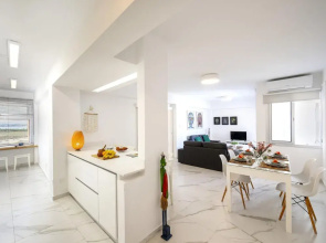 Mackenzie Leo Seafront Suite