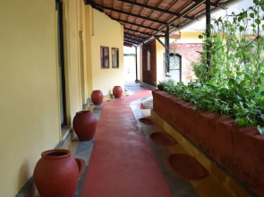 Salotel- near Mae De Deus Church