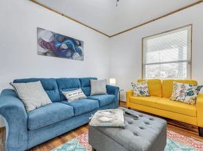 Charming Home - 2 Mi to Niagara Falls State Park!