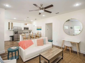 Chic Thomasville Home: Walk to Downtown!