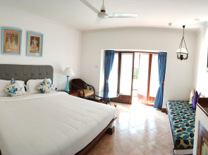 Coconut Grove Beach Resort