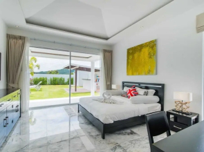 Luxury Modern 4 Bedroom Pool FH108
