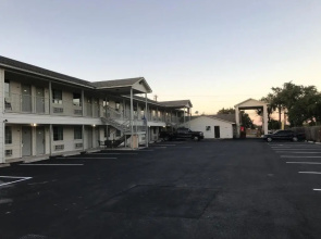 Cedar Creek Inn