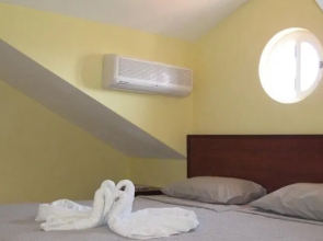 Villa RN4D by JoyLettings