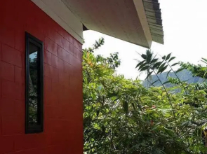 Koh Phi Phi Stones Bar Dorm Rooms & Restaurant
