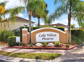 4 BED Pool Home Overlooking Reserve