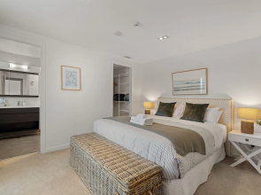 Paihia 2 Bedroom Apartment with Pool