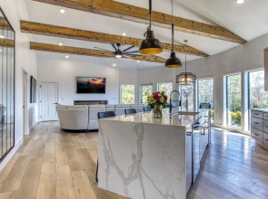 Mountain Valley Revival - Brand New Renovations, Close To Town, Panoramic Mountain Views!! 2 Bedroom Cabin by RedAwning