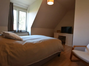 Tasteful Mansion in Lichtervelde with Hot Tub
