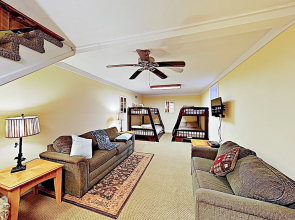New Listing! Two-unit Rumbling Bald Resort 4 Bedroom Townhouse