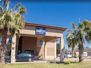 Karnes City Lodge