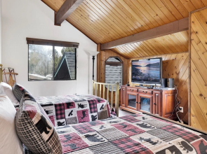 THE Moose Tree House #2381