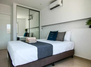 Phaedrus Living: Seaside Luxury Flat Lighthouse 65