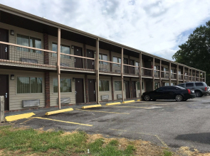 Redwood Inn