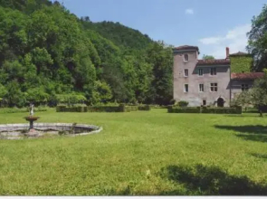 Le Castel De Burlats