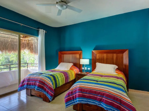 Rainbow Penthouse 2 bedrooms sleeps 5