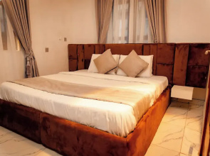 1-bed Flat - Lekki Phase 1 - Pool - Spa - Balcony