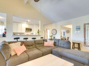 Central Seabrook Home: Pool ~ 2 Mi to Nasa Center!