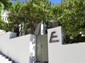Tinos E Houses