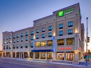 Holiday Inn Express & Suites Kansas City KU Medical Center by IHG