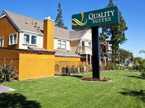 Quality Suites Anaheim Stadium