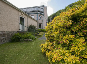 Cwmwennol Country House