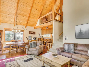 4 Mi to White Pines Lake: Quiet Cabin w/ Fire Pit