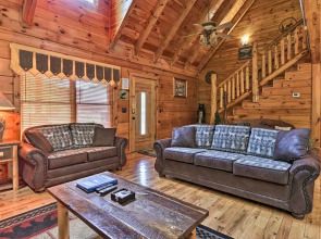 Pigeon Forge Getaway w/ Covered Patio & Hot Tub!