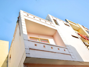 OYO 40306 White House