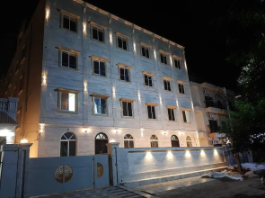 Uptown86 Girls Hostel