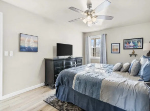 Calm Waters Condo Sleeps 4