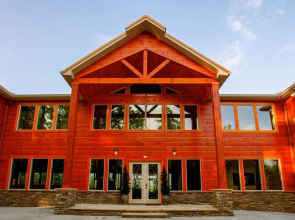 Foxwood Mansion 14 Bedroom Cabin by RedAwning