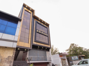 OYO 65072 Hotel JS Plaza