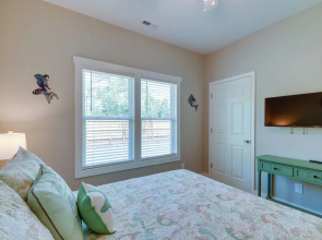 Charming Ocean Isle Beach Home ~ 1 Mi to Beach!