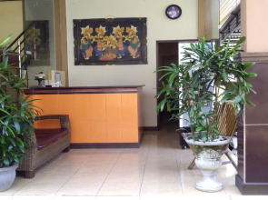 Taxa Raya Guest House by ZUZU