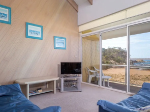 Retreat Beside The Beach - Unit Four