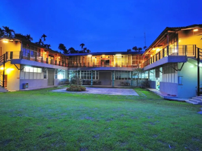 Bamboo Paradise Resort & The Bamboo Inn